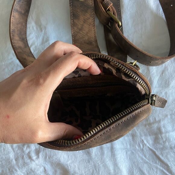 109%genuine suede cross bag purse length 7, height 6, width 2 - Picture 3 of 4